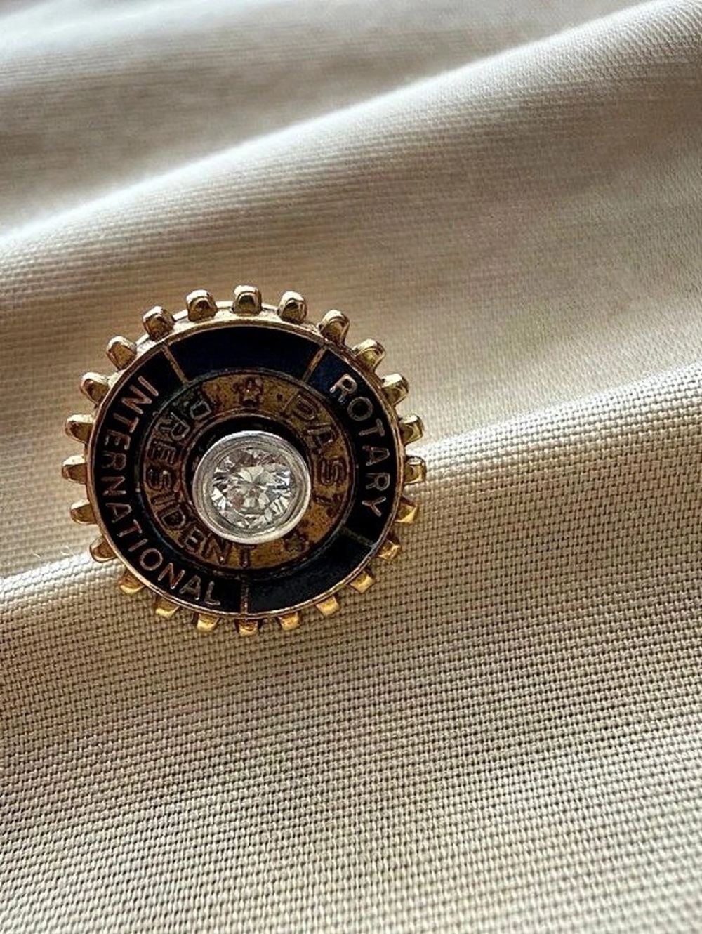 Rotary International Past President Lapel Pin Gold & Blue